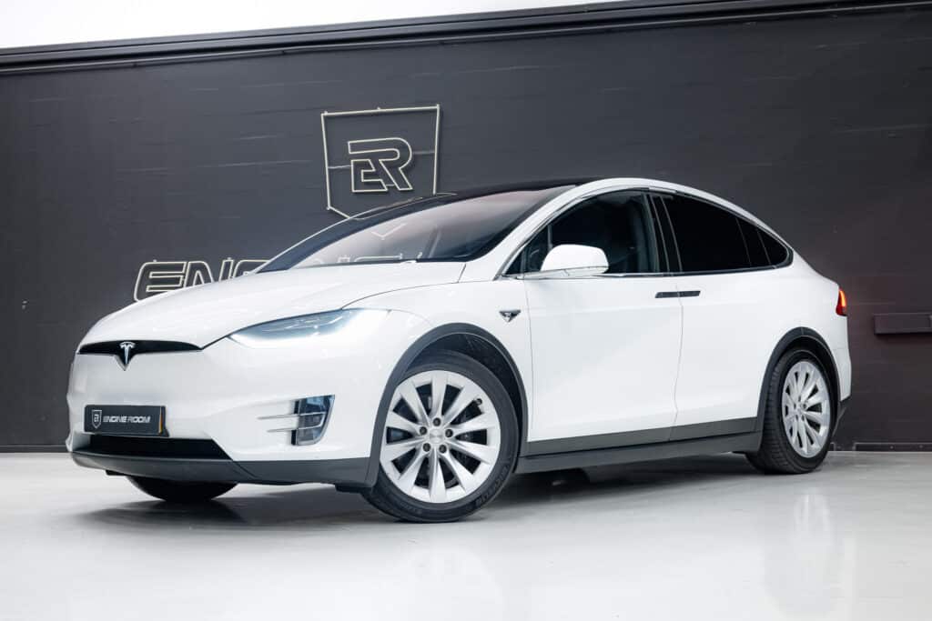 Tesla Model X wit