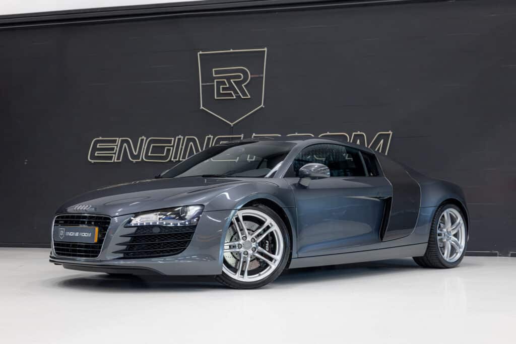 Audi R grijs